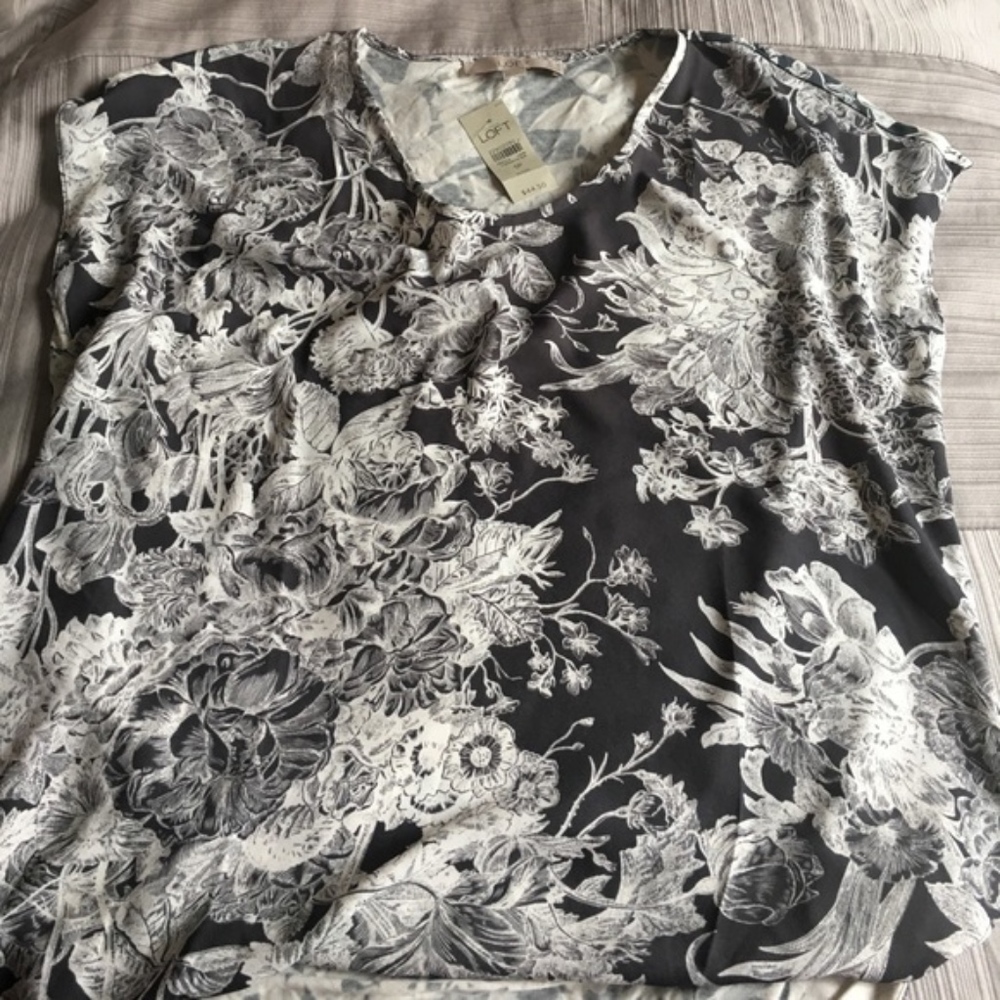 NWOT Ann taylor Loft Floral Top
